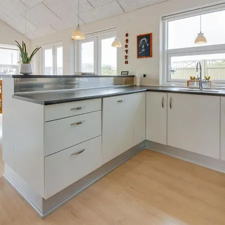 Ristana - 100m From The Sea By Interhome